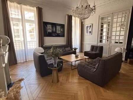appartement 8 pièces 207 m²