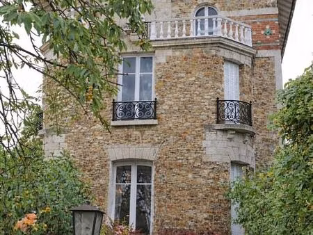 location d'une grande meulière de caractère à eragny