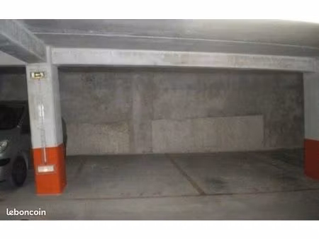 garage / place de parking souterrain