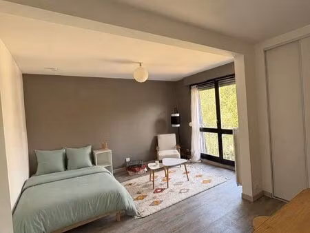 location studio meublé et lumineux