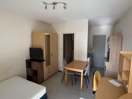 studio lumineux vendu meublé – balcon  parking  résidence sécurisée