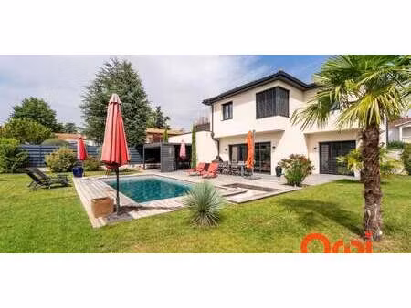 maison avec piscine et terrasse francheville le haut-bruissin - francheville (69)
