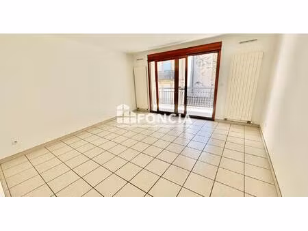 aix hypercentre  au calme  spacieux t2 traversant de 53.97 m2 avec terrasse sud