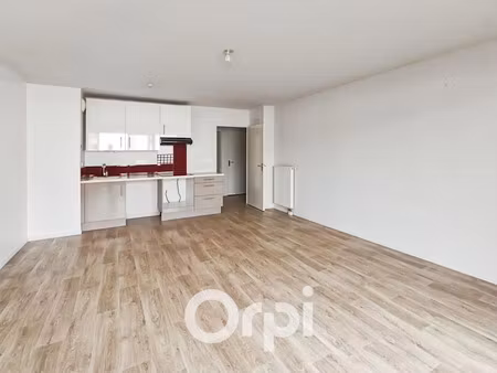 location appartement 3 pièces 63.45 m² à la roche-sur-yon (85000)  815 €