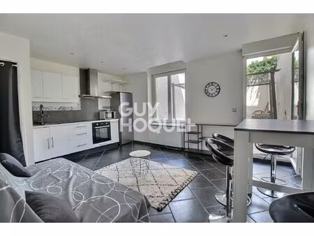 appartement rénové  avec une chambre  un extérieur et une cave à nancy marché central couv