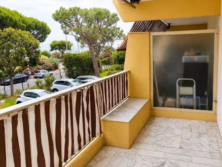 location appartement 1 pièce 30 m² à saint-laurent-du-var (06700)  775 €