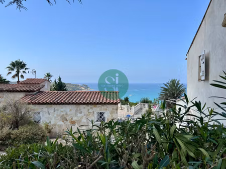 à louer t2 meublé avec terrasse et vue mer à sanary-sur-me