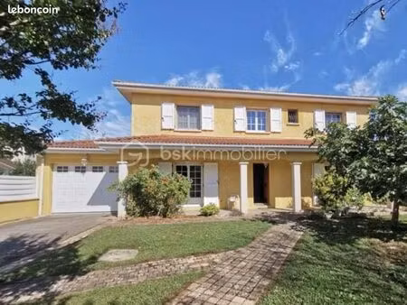 villa 7 pièces 235 m²