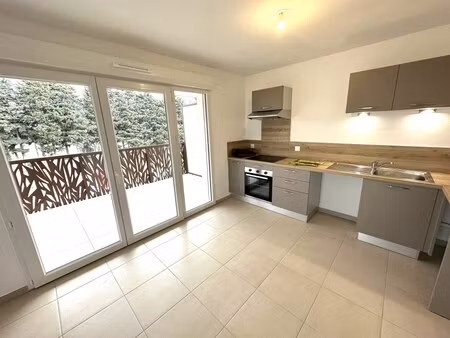 t3 avec balcon et parking à monteux