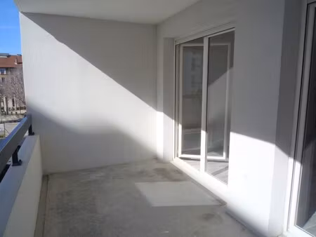 studio avec balcon et parking à marseille