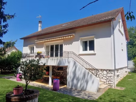 maison familiale avec accès rapide à la rn12. un cadre de vi