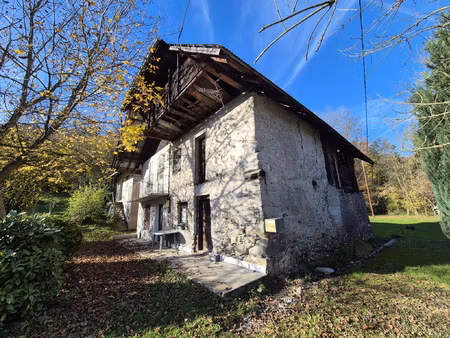 bâtisse à rénover + maisonnette  1484 m2 de terrain !