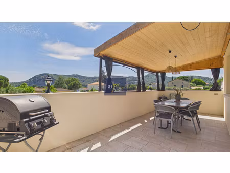 vallon-pont-d'arc une maison aux multiples possibilités au