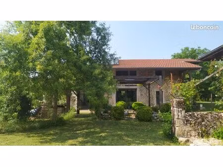 grande maison sans voisin proche