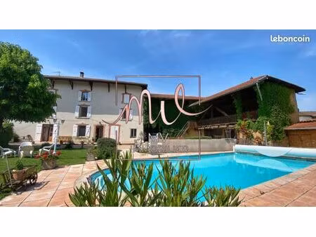 propriété 8 pièces 245 m²