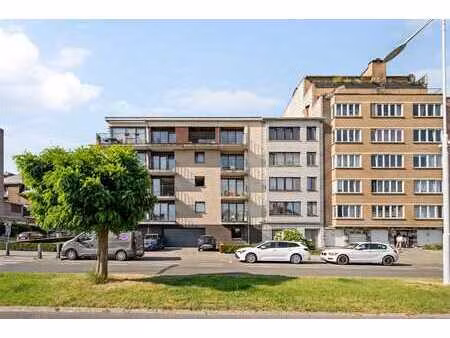 appartement moderne (2014) avec deux terrasses et une vue i