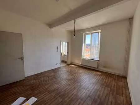 grande chambre en colocation avec sdb privée - huy centre
