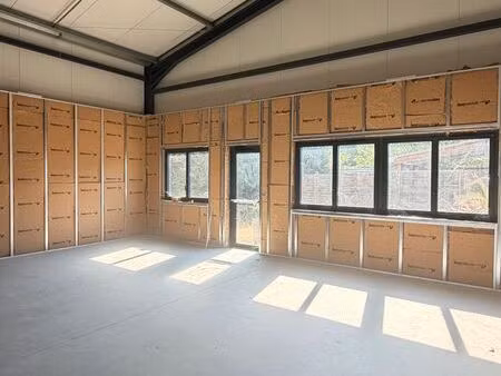local commercial en vue