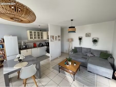 t2 47 m² avec balcon  parking et vue parc tram à 1 min aucun travaux