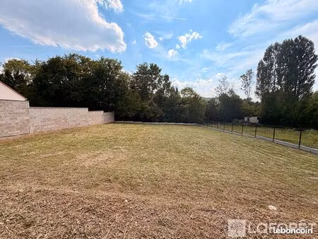 terrain 923 m² cuchery