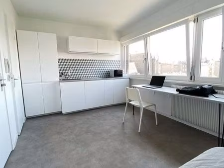studio meublé 18m2 conseil des xv proche esplanade