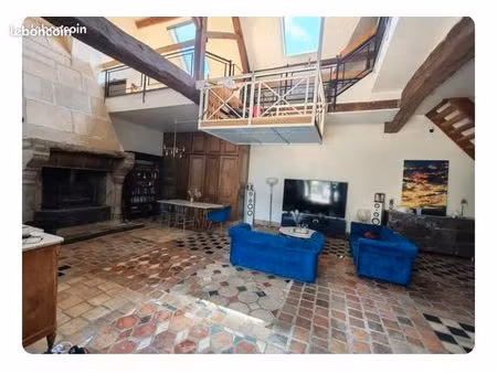 location maison atypique. jardin  garage et dépendance