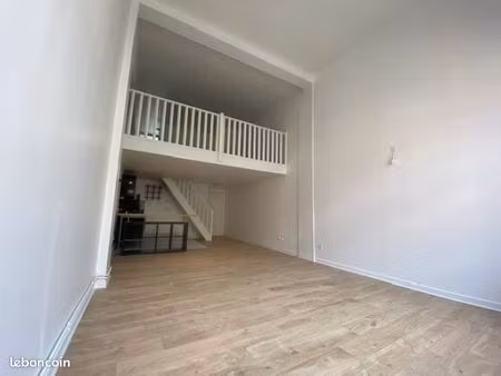 loft/atelier/surface 4 pièces 96 m²