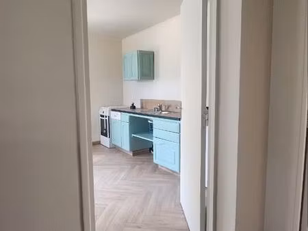 studio meublé 35 m² – rez-de-jardin – véranda – parking – 500 cc