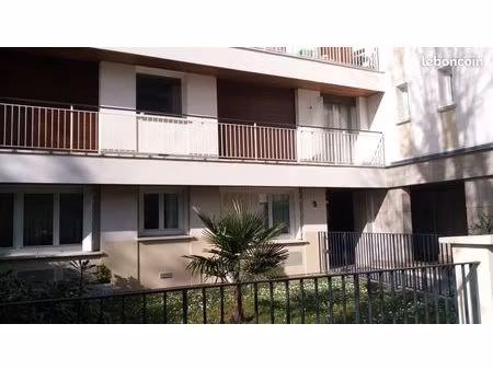 charmant 2 p balcon en plein bécon