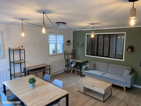 superbe t2 meublé rénové avec terrasse – 49 m² – sans frais d'agence – saint-maximin-la-sa