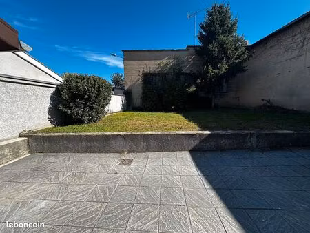 maison avec jardin au coeur du village