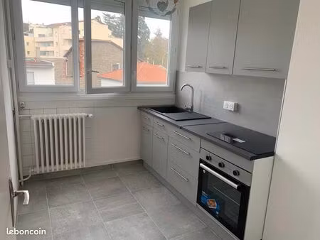 t3 avec cuisine équipée et parking