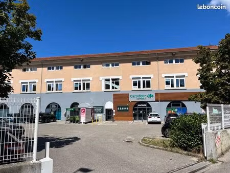 bureaux à louer 756m2 et 15 places de parking
