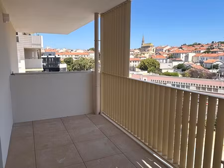 à louer – t2 neuf de 40 17 m² avec balcon et parking