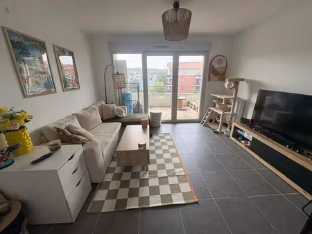 castanet-tolosan : bel appartement t2 calme et lumineux  dernier étage avec parking