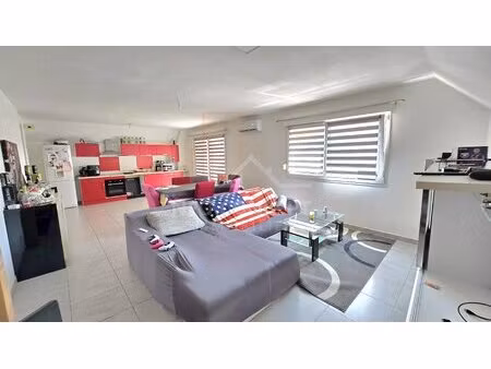 *** au calme : très beau 3 pièces avec balcon ***