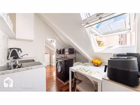 paris 8e triangle d'or / marignan - pied-à-terre rénové de 22 m²