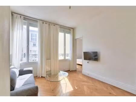 paris 10 - rue des petits hotels - 2 pieces -lumineux -calme