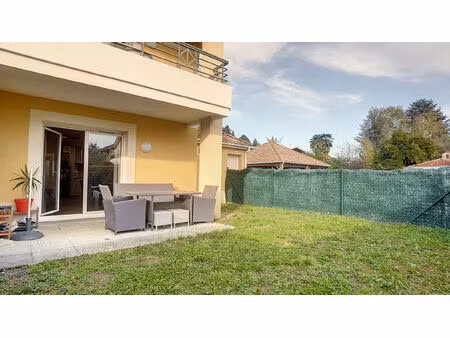 a louer pau bizanos appartement t3 en rez-de-jardin avec cellier et 3 places de parking au