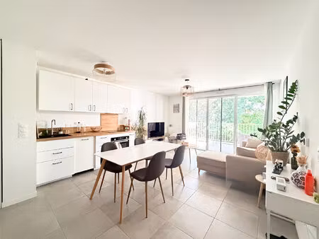 pessac - limite talence - appartement - 47m2 - 1 chambre - terrasse 15m2 - parking en sous