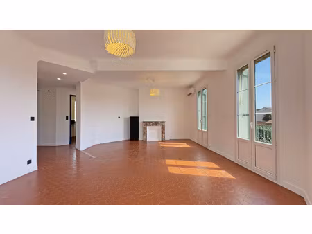 appartement de caractère haussmannien au coeur de hyères