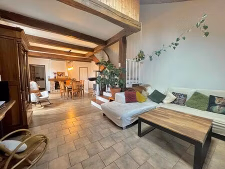coup de cœur à rioz – charmant appartement en triplex de 102 m² rénové avec goût