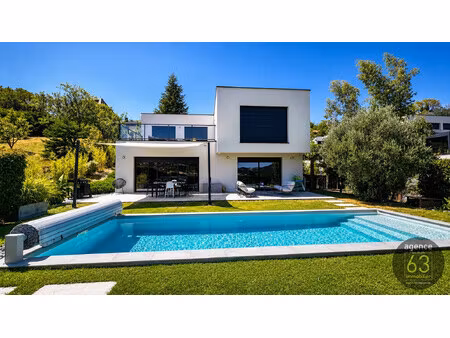superbe maison contemporaine  prestations haut de gamme  piscine