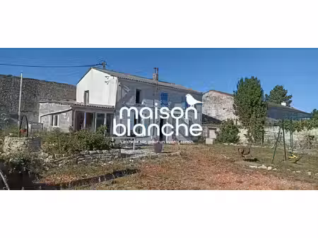 jolie maison sur deux niveaux