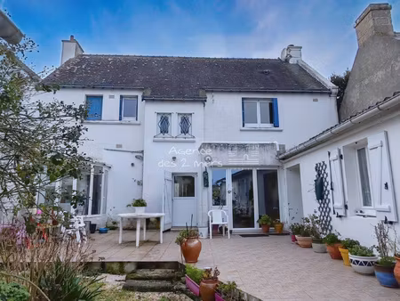 maison de famille en plein coeur du bourg de st pierre quibe