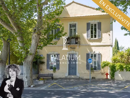 villa rare en plein coeur du village de grans