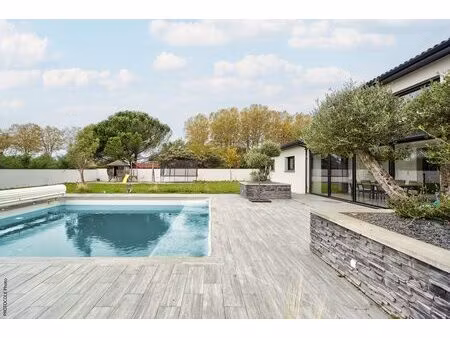 villa contemporaine d'exception avec piscine  grand garage et