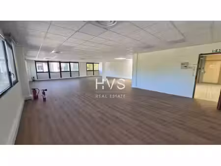 location bureaux meyreuil 13590 153m²