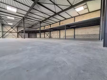 location local d’activités 710m² à 1450m²