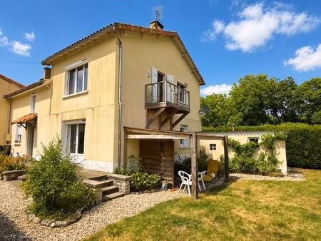 charmante maison en pierre du xixe siècle avec vue sur la